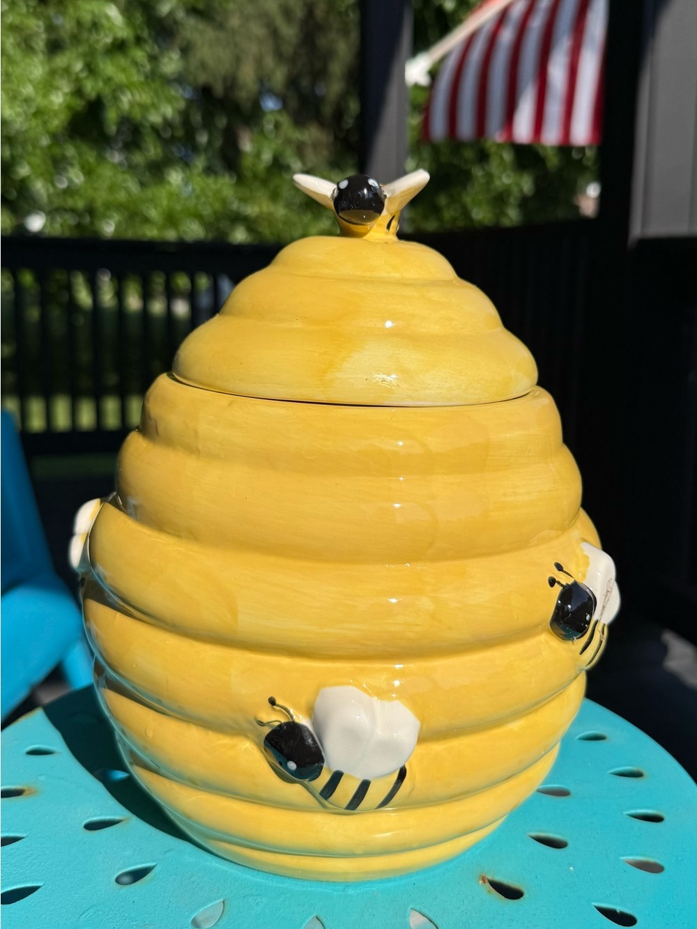 EUC World Market Yellow Bee Hive Ceramic Jar, Multiple Bees and Minor Wear, Pics